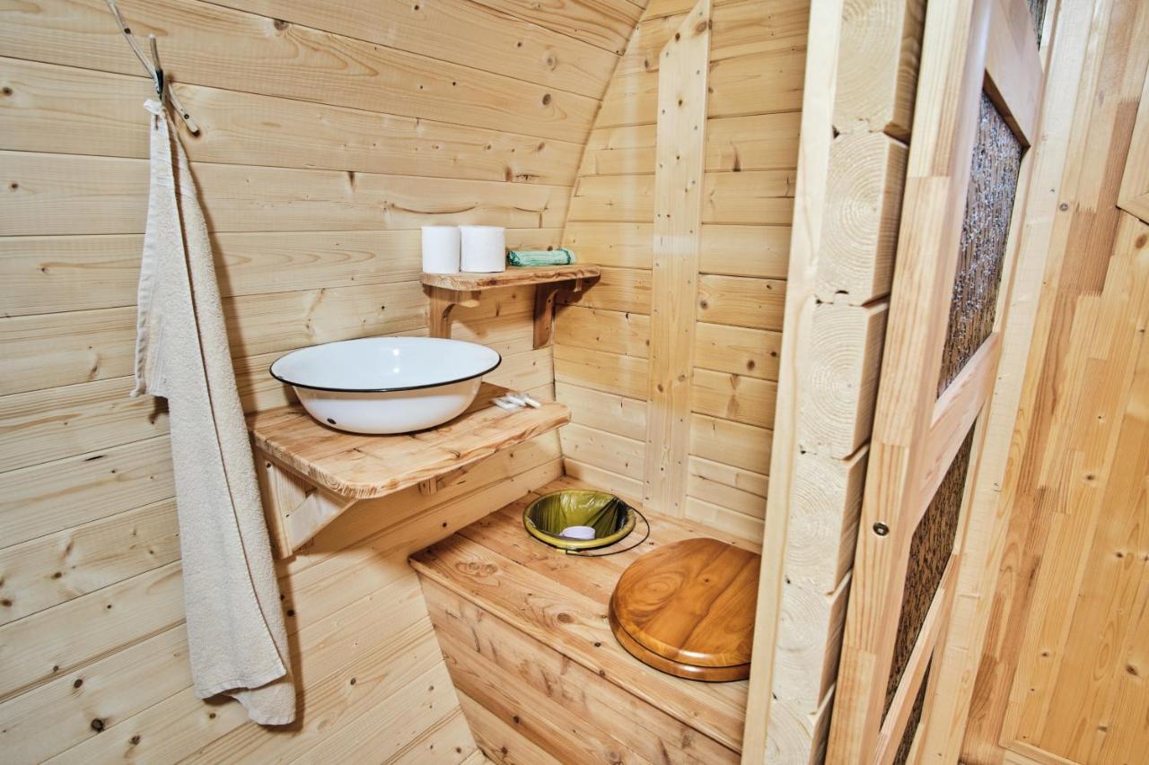 Viking Houses Strnadovsky Mlyn Jesenice  Buitenkant foto
